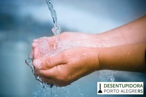 Venda de água potável: procure uma empresa credenciada